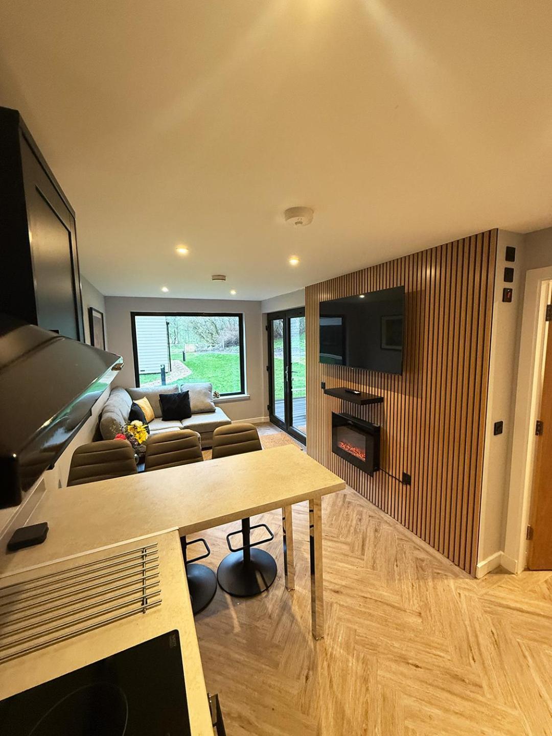 River Logie Lodges Westfield  外观 照片
